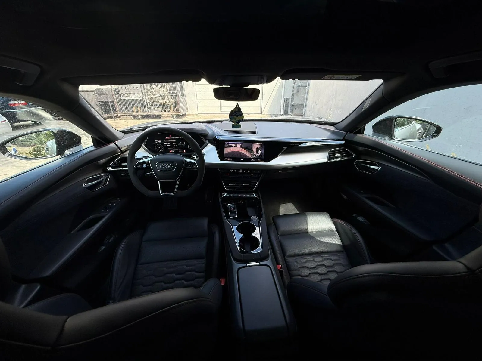 Audi e-tron RS - Image 3