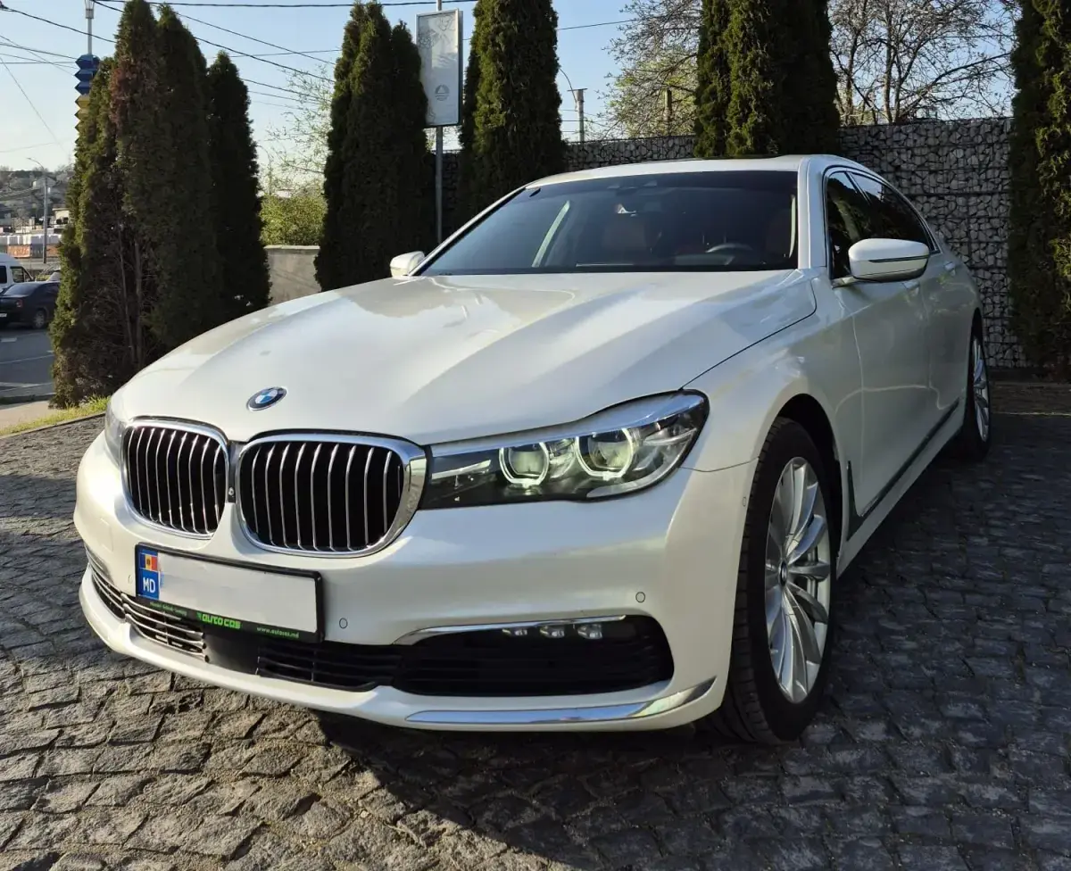BMW 7 Series (G11) - 1/4
