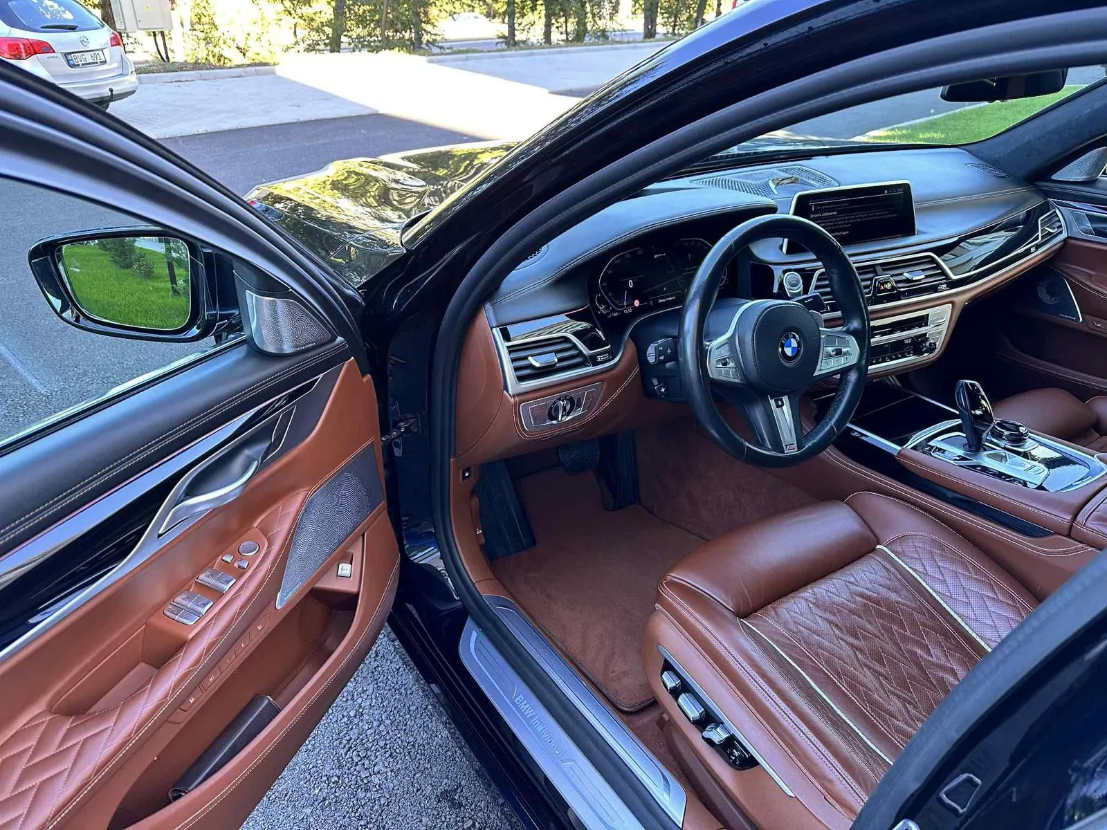 BMW 7 Series (G11) - Image 2