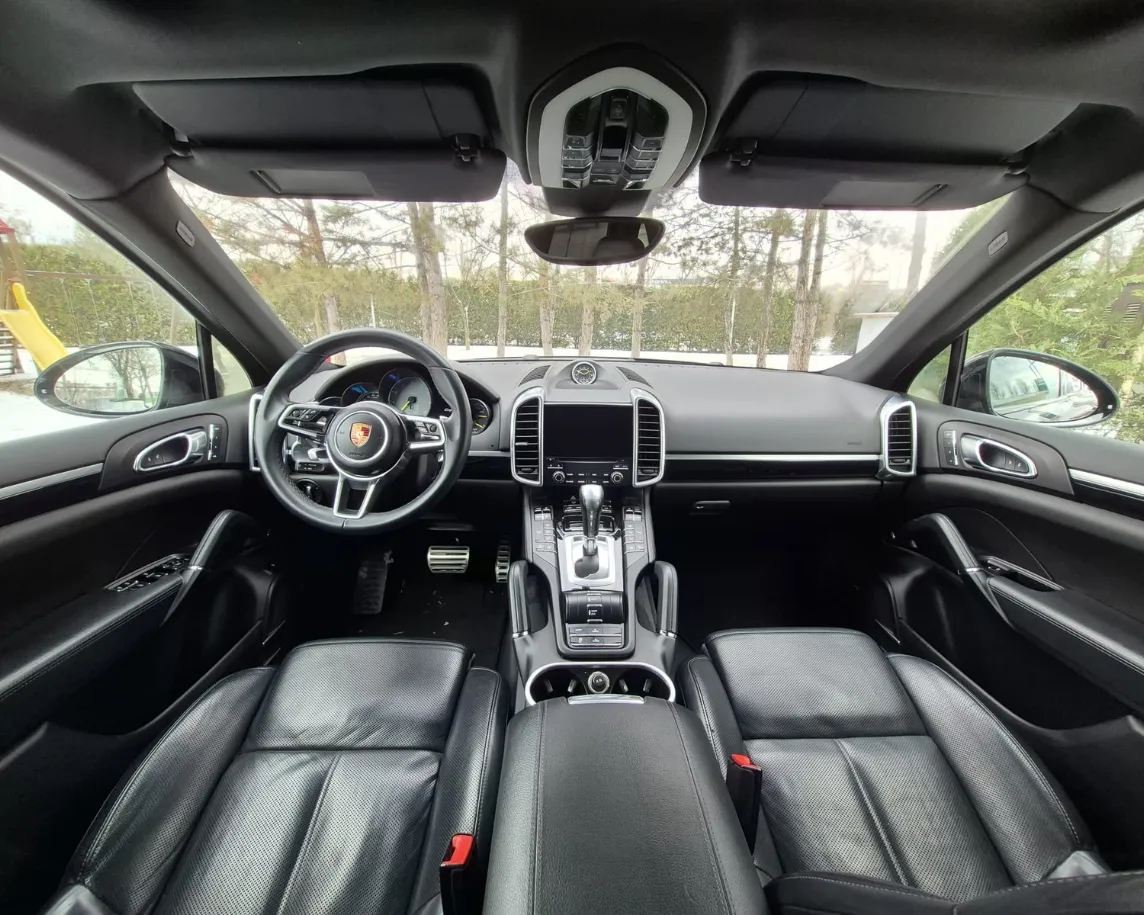 Porsche Cayenne - Image 7