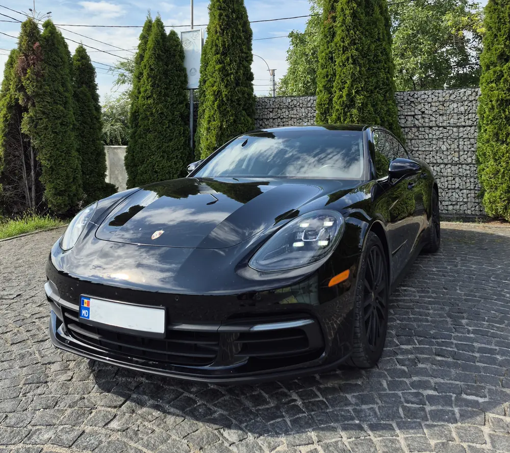 Porsche Panamera - Image 1