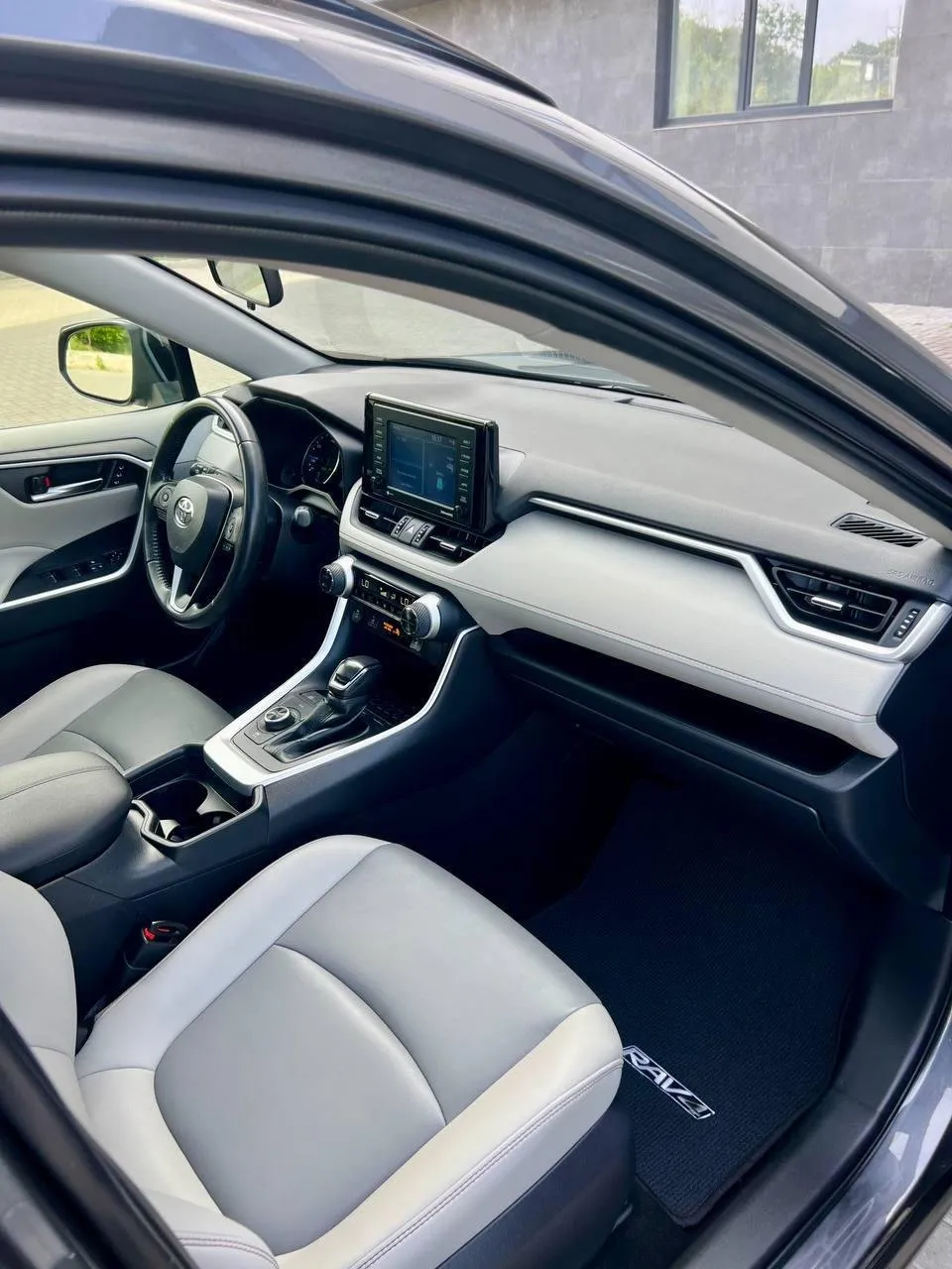 Toyota RAV-4 - Image 4